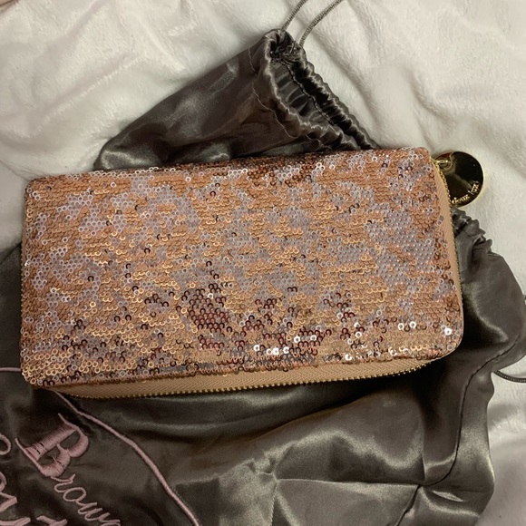 Beautiful rose gold sequinned clutch - Picture 2 of 4